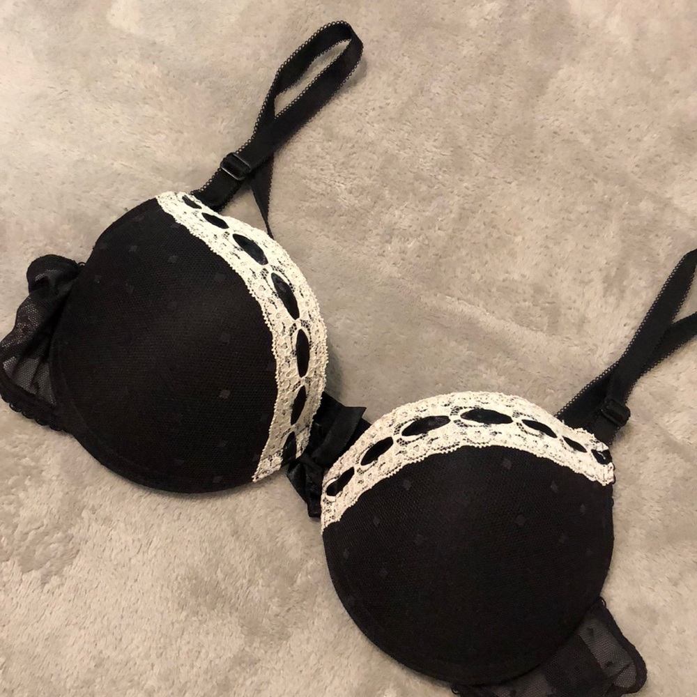 Black bra sized 34B